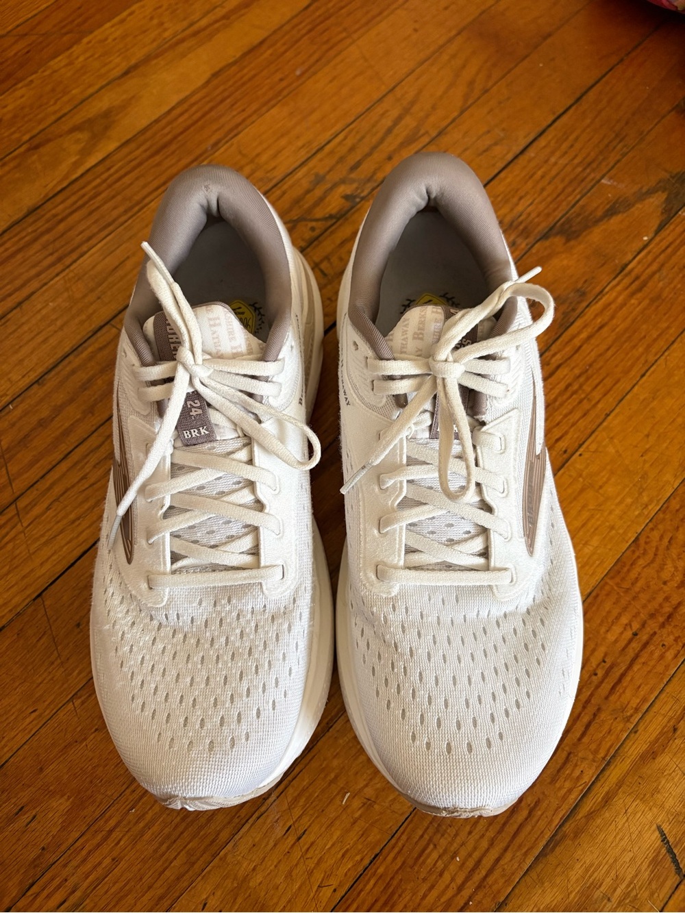 Brooks Adrenaline GTS 24 “Coconut” Women’s 11 B